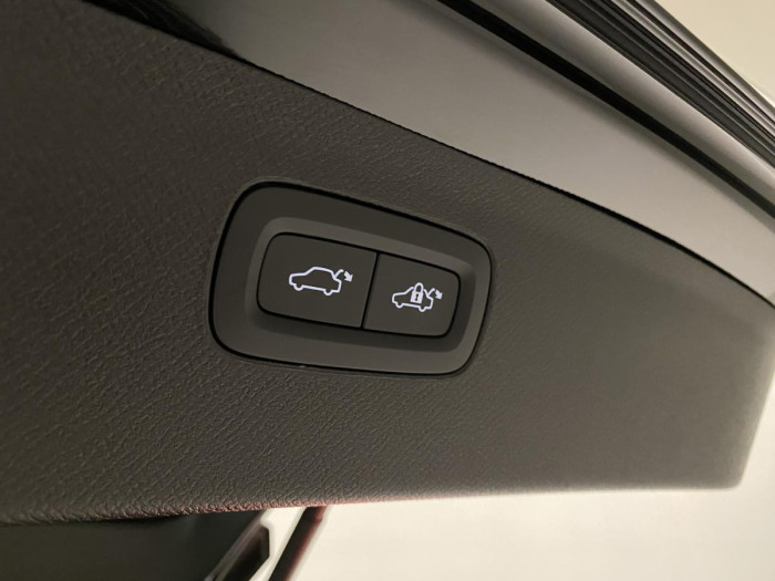 Volvo XC90 B5 AWD PLUS DARK AUT REZERVACE 2.0 Plus