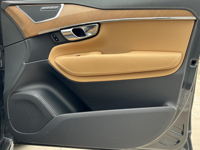 Volvo XC90 B5 AWD INSCRIPTION REZERVACE
