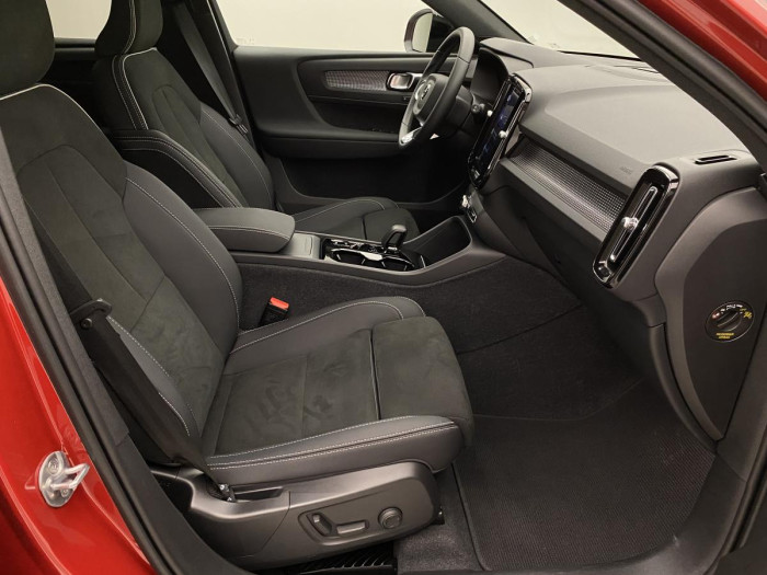 Volvo XC40 B4 AWD R-DESIGN AUT CZ 1.maj.