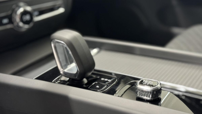 Volvo V60 B4 MOMENTUM AUT REZERVACE 2.0 Momentum