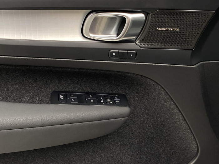 Volvo XC40 B3 DARK PLUS REZERVACE