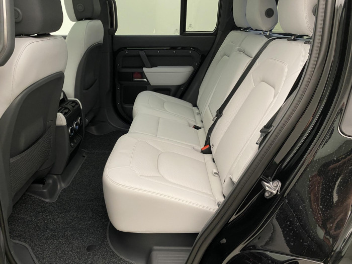 Land Rover Defender 110 D300 X-D HSE REZERVACE 3.0 d d