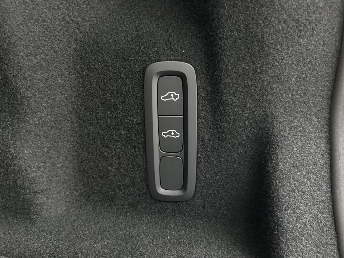 Volvo XC60 B5 AWD DARK ULTRA AUT