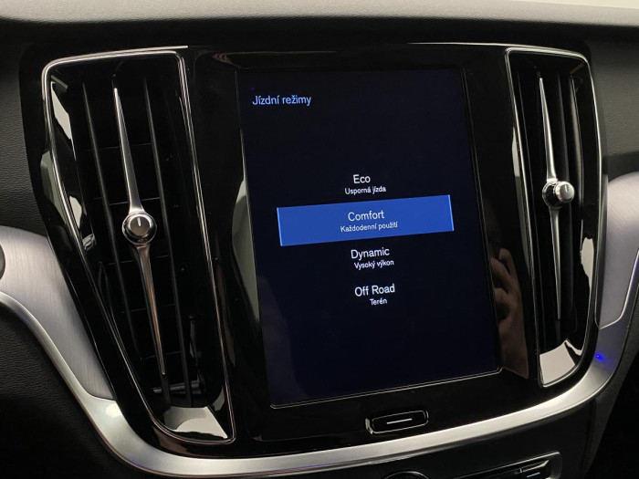 Volvo V60 CC T5 AWD MOMENTUM REZERVACE 2.0 CC CC Momentum