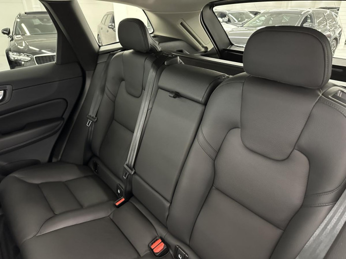Volvo XC60 B4 AWD PLUS DARK REZERVACE 2.0 Plus