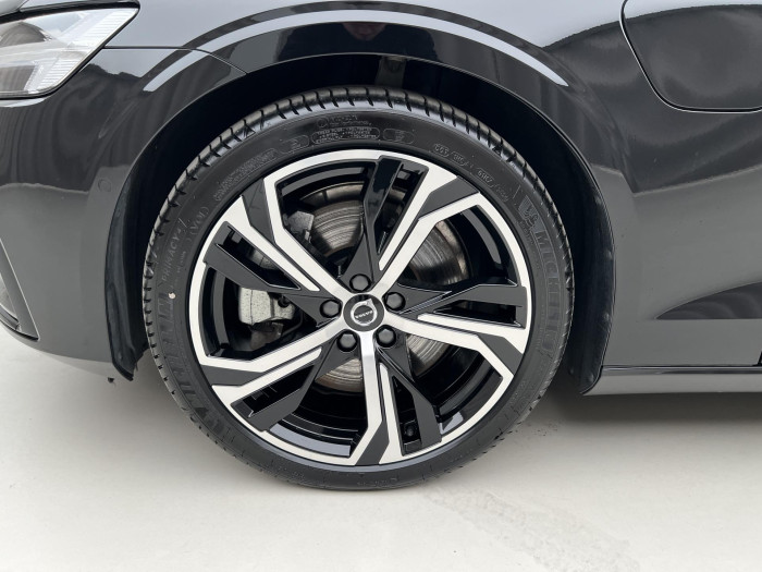 Volvo V60 T6 AWD RECHARGE ULTRA DARK AUT