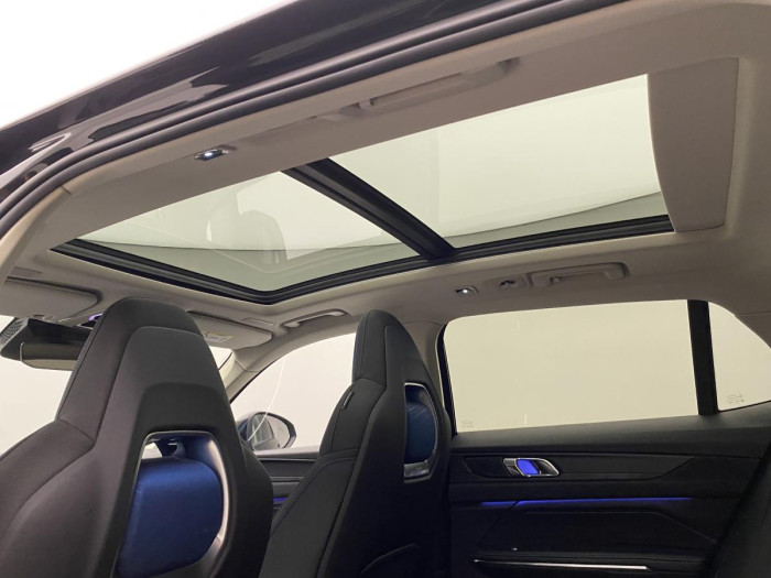 Lynk & Co 01 PHEV DCT AUT 1.maj