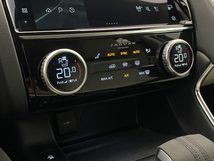 Jaguar E-Pace P200 S AWD AUT REZERVACE