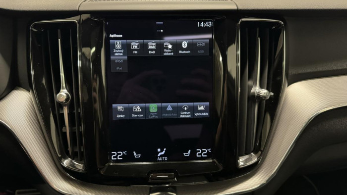 Volvo XC60 B4 AWD R-DESIGN REZERVACE
