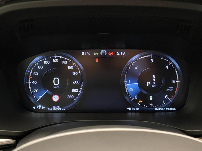 Volvo XC60 B5 AWD R-DESIGN AUT