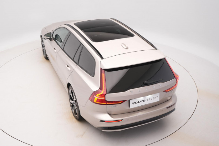 Volvo V60 T8 AWD RECHARGE REZERVACE