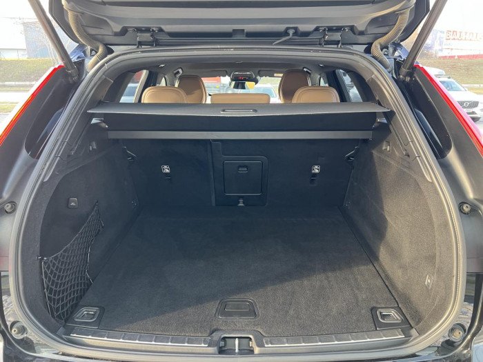 Volvo XC60 B4 AWD INSCRIPTION Aut CZ