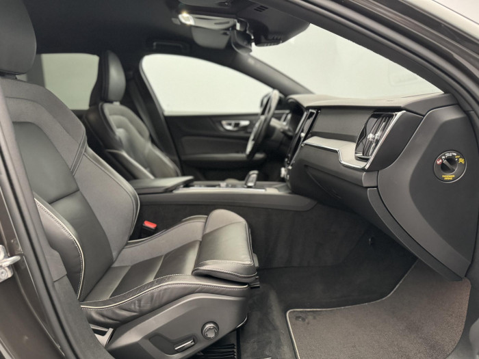 Volvo V60 B4 R-DESIGN AUT REZERVACE
