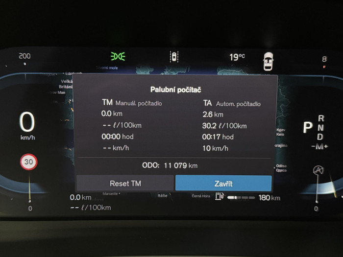 Volvo XC40 B4 ULTIMATE DARK REZERVACE