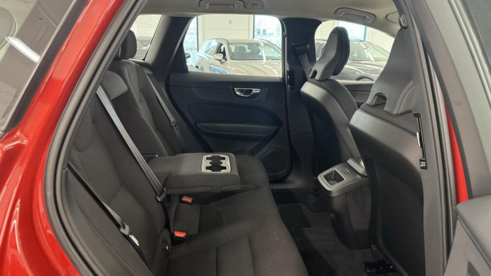 Volvo XC60 B4 AWD MOMENTUM AUT 2.0 Momentum