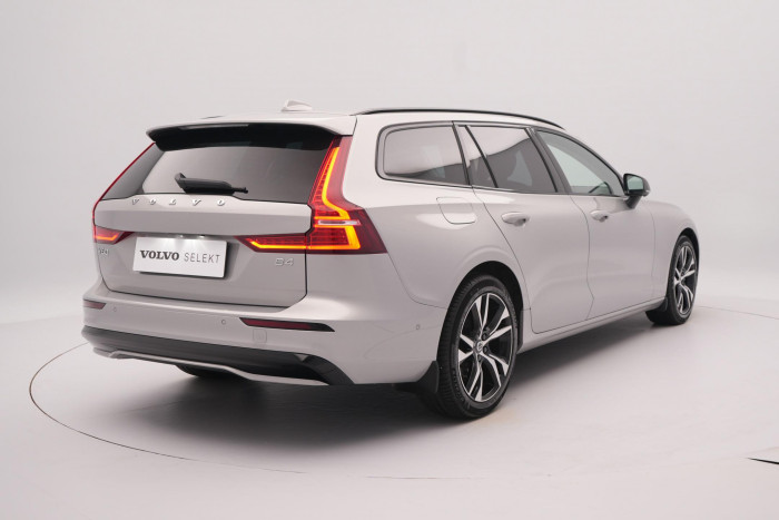 Volvo V60 B4 PLUS DARK 1.maj