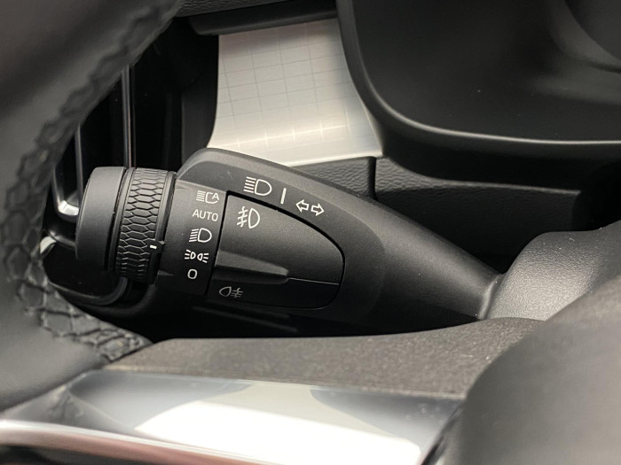 Volvo XC40 B3 DARK PLUS AUT CZ