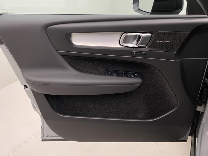 Volvo XC40 B3 DARK PLUS AUT CZ