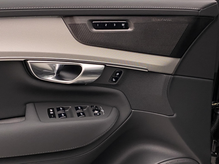 Volvo XC90 B5 AWD BLACK EDITION PLUS 7