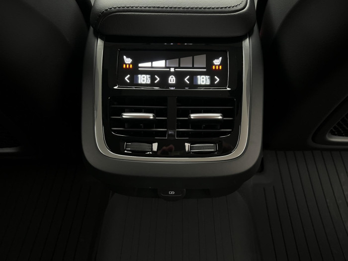 Volvo V60 B4 PLUS DARK AUT 1.maj.