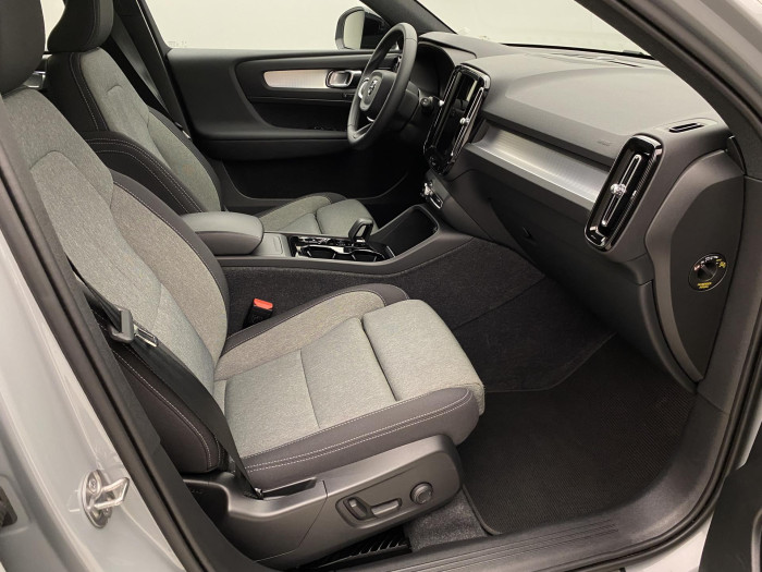 Volvo XC40 B3 DARK PLUS AUT CZ