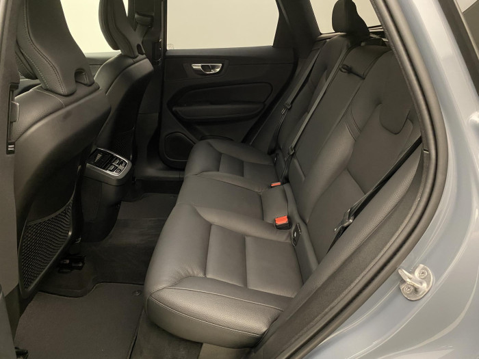 Volvo XC60 B4 AWD PLUS DARK AUT 1.maj