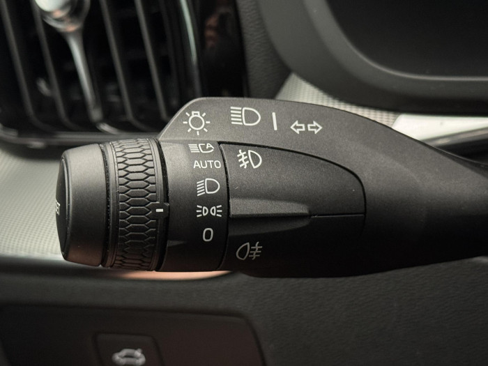 Volvo XC60 B4 AWD DARK PLUS REZERVACE