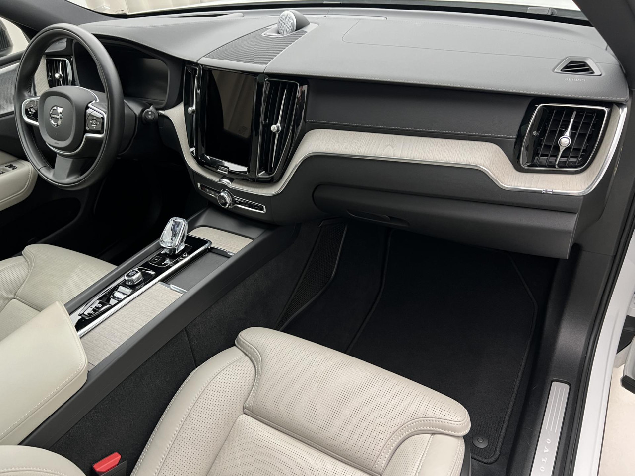 Volvo XC60 B5 AWD INSCRIPTION AUT CZ