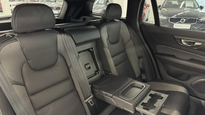 Volvo V60 D4 R-DESIGN POLESTAR REZERVACE 2.0 d