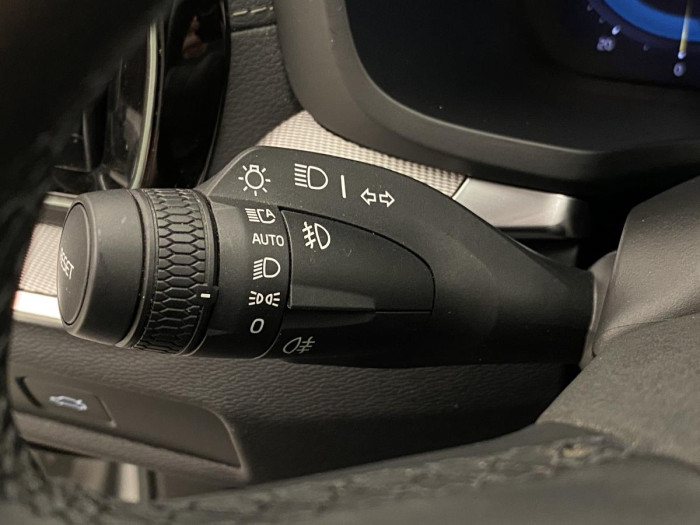 Volvo V60 B4 ULTIMATE DARK AUT REZERVACE
