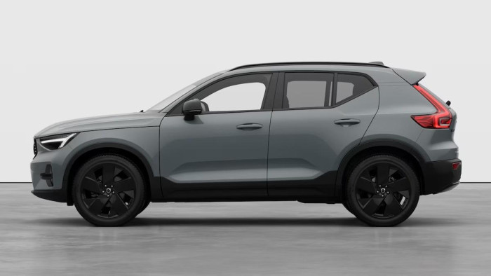 Volvo XC40 B3 AUT PLUS BLACK EDITION