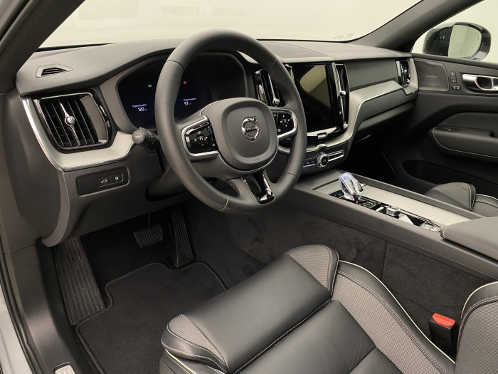 Volvo XC60 T6 AWD PLUG-IN DARK PLUS AUT