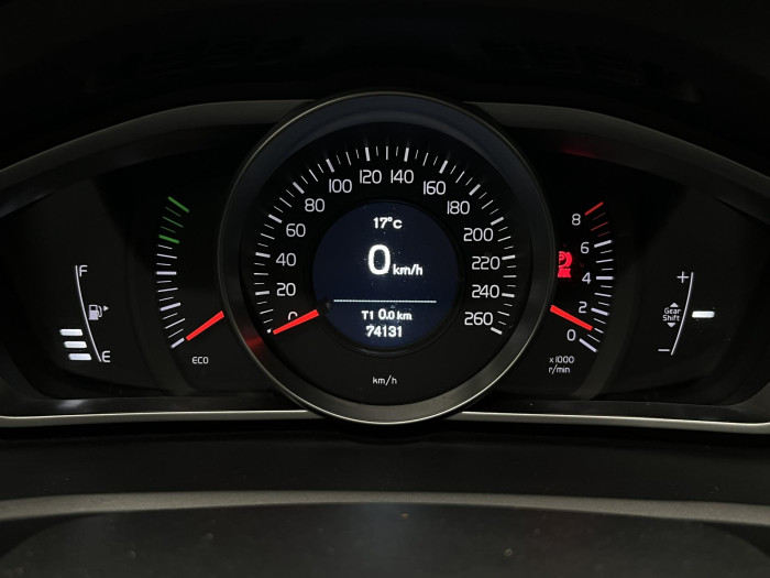Volvo V40 T2 BLACK EDITION 1.maj. 2.0 Edition