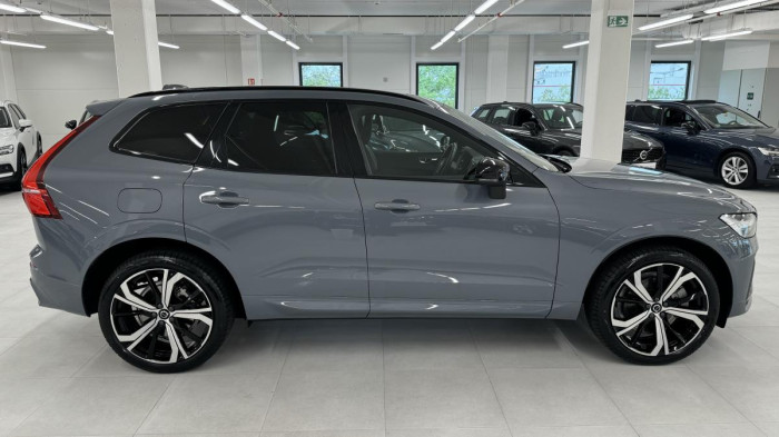 Volvo XC60 B4 AWD PLUS DARK AUT