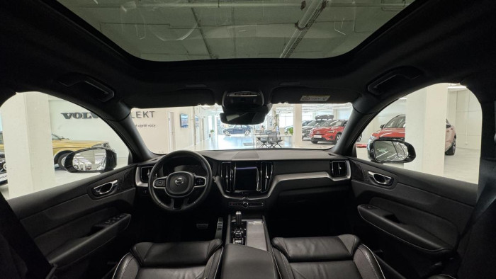 Volvo XC60 B4 AWD R-DESIGN REZERVACE