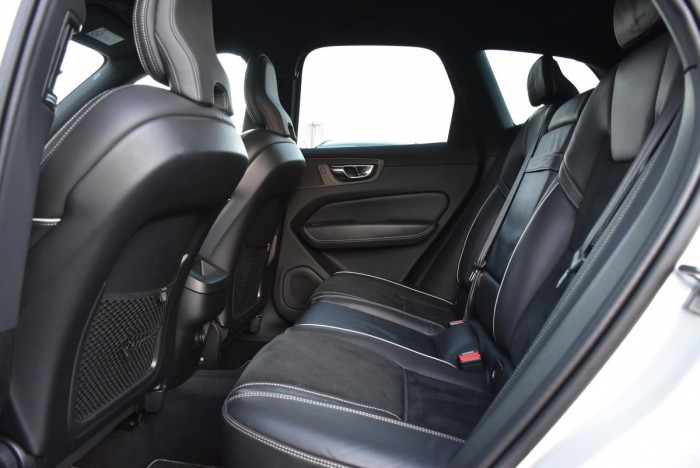 Volvo XC60 D4 AWD R-DESIGN AUT REZERVACE 2.0 d
