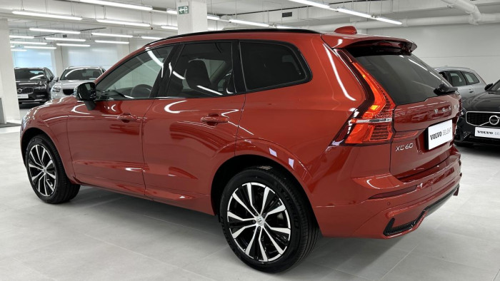 Volvo XC60 B4 AWD PLUS DARK REZERVACE 2.0 Plus