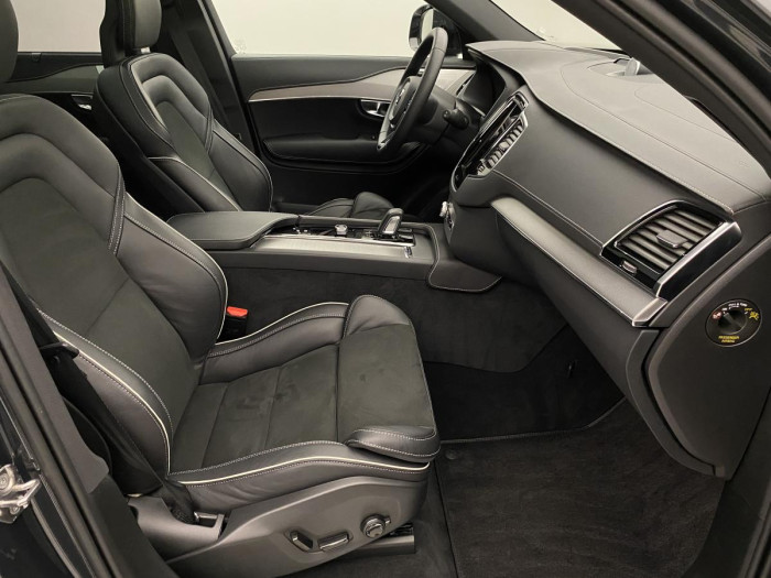 Volvo XC90 B6 AWD R-DESIGN REZERVACE