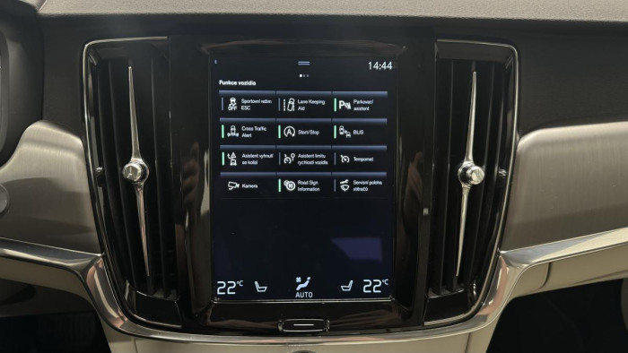 Volvo V90 D4 MOMENTUM AUT  REZERVACE 2.0 d Momentum