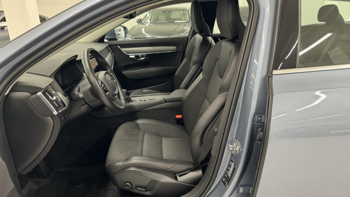 Volvo V90 D4 MOMENTUM AUT REZERVACE 2.0 d Momentum