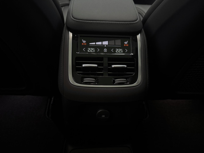 Volvo XC90 T8 AWD RECHARGE DARK ULTRA 7m