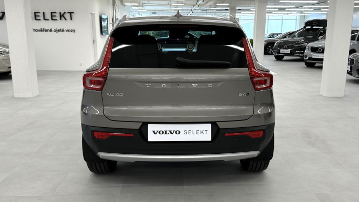 Volvo XC40 B4 AWD MOMENTUM ADVANCED 1.maj 2.0 Momentum