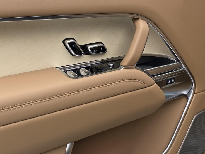 Land Rover Range Rover SV P615 SWB