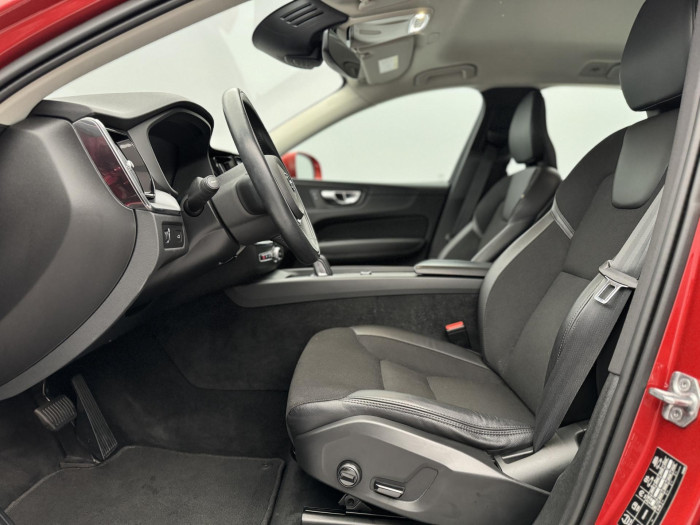Volvo XC60 B4 AWD MOMENTUM PRO CZ 1.maj 2.0 Momentum