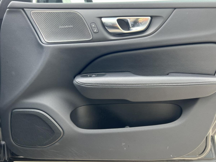 Volvo V60 D4 R-DESIGN NAVIGACE 1.maj. 2.0 d