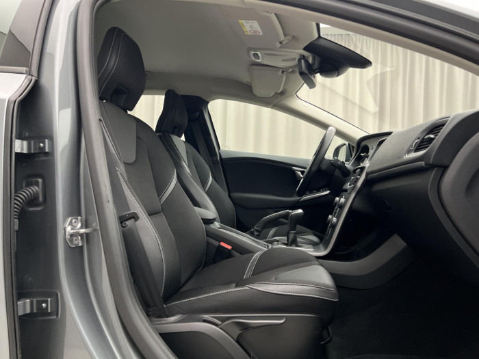 Volvo V40 T2 BLACK EDITION 1.maj. 2.0 Edition