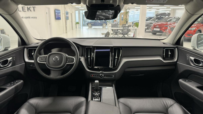 Volvo XC60 T6 AWD RECHARGE REZERVACE