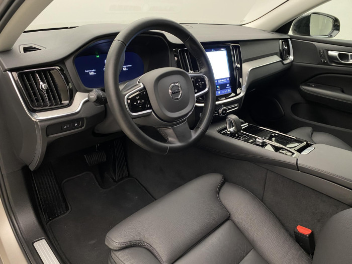 Volvo V60 T6 AWD PLUG-IN DARK PLUS CZ