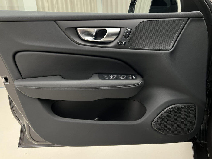 Volvo V60 B4 PLUS DARK AUT 1.maj.