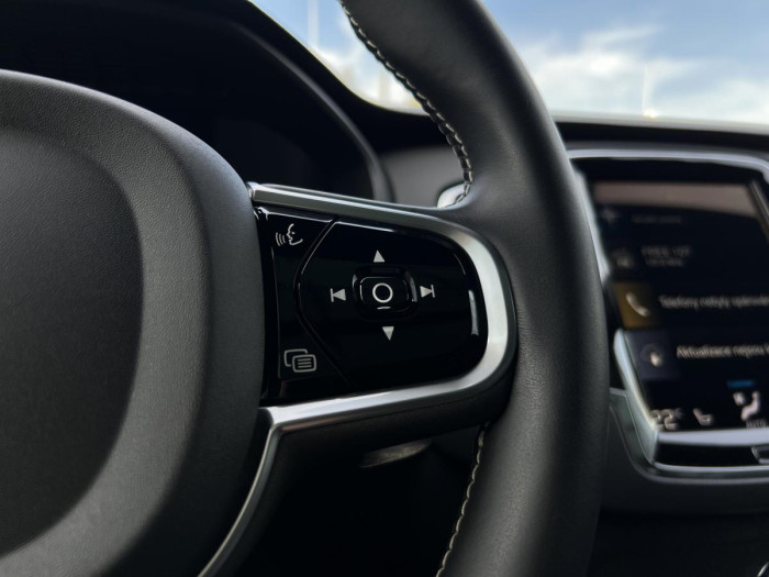 Volvo XC90 B5 AWD R-DESIGN 7MÍSTNÁ Aut